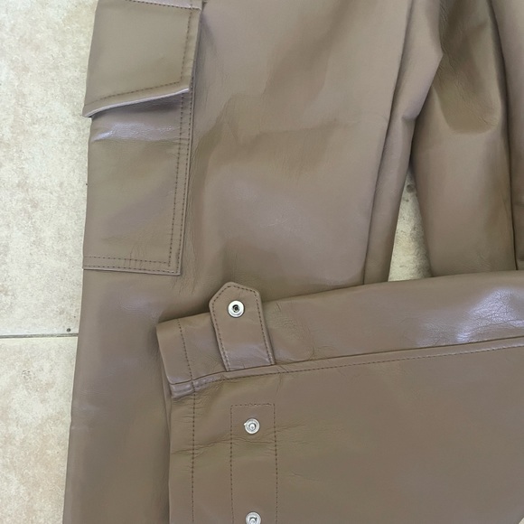 Aritzia modern cargo pants in colour constant camel size 00 - Picture 2 of 3